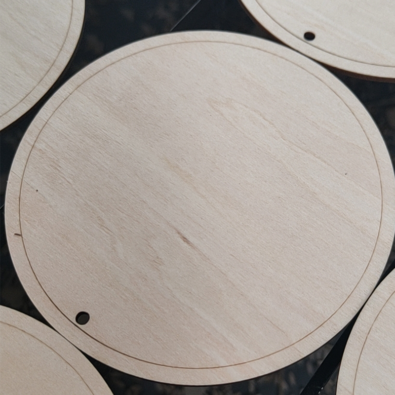 Engraving beech plywood for laser cutting