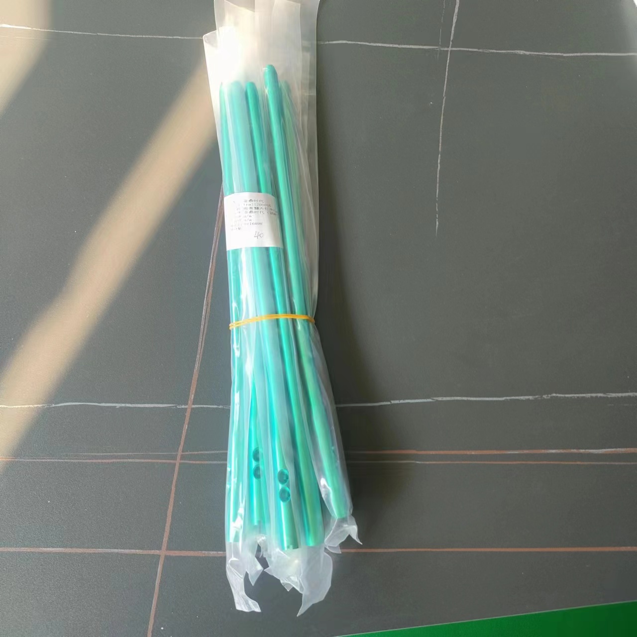 Placas y tornillos óseos innovadores revolucionan los procedimientos ortopédicos