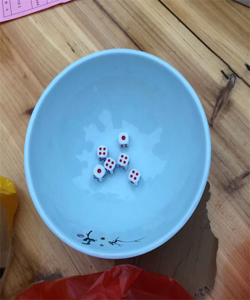 لعبة القمار على كعكة القمر