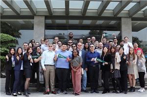 Une délégation étudiante de l'Université de Tulane visite le groupe Toppla