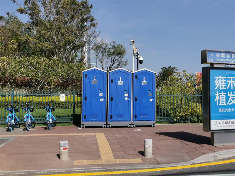 ​TOPPLA Portable Toilets used in Curbside