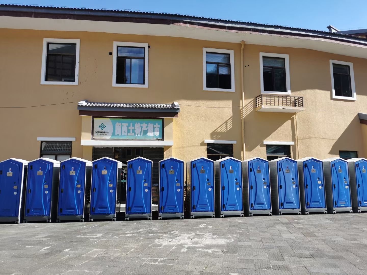 TOPPLA portable toilets used in Scenic