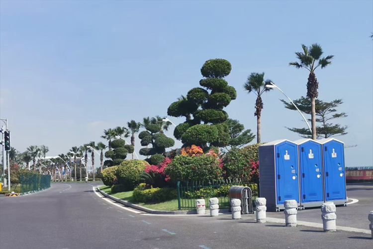 TOPPLA Tandas Mudah Alih digunakan di Curbside