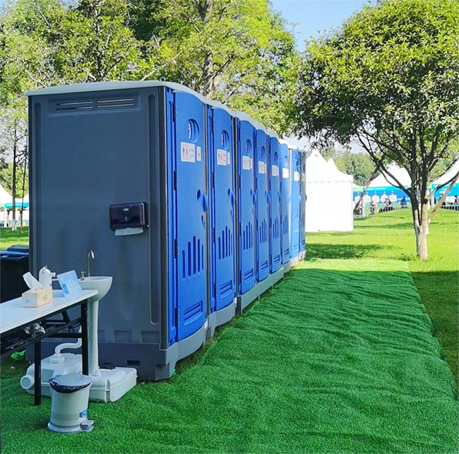 8 Gründe, tragbare Toiletten für Ihre Großveranstaltung zu mieten