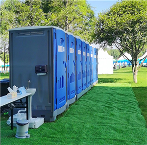 8 raisons de louer des toilettes portables pour votre grand événement