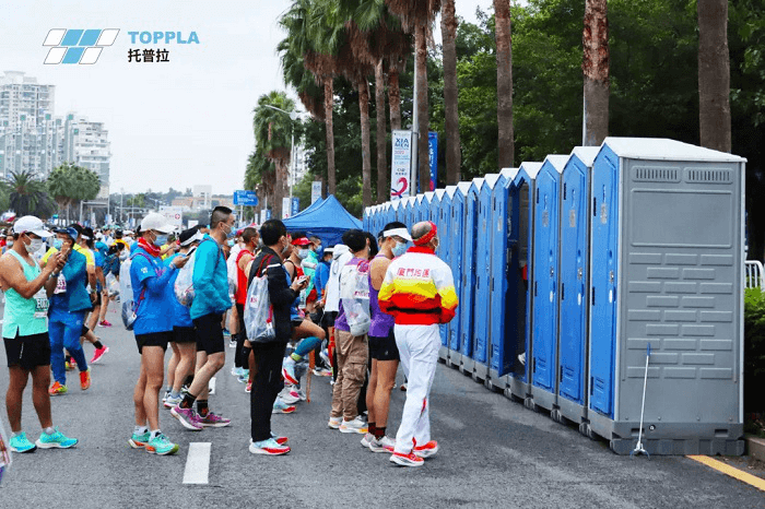 Un guide complet sur l'étiquette des toilettes portables pour les événements en plein air