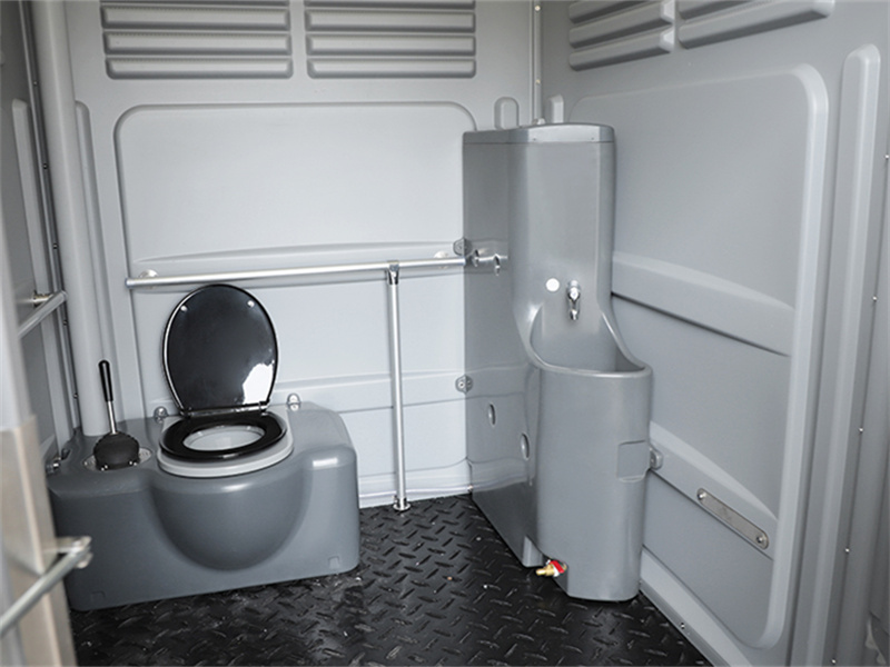 Ano ang mga benepisyo ng isang portable toilet?