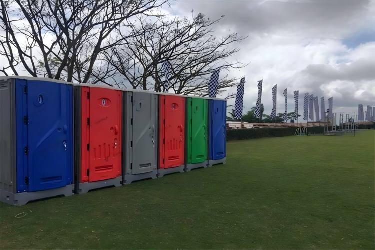 Scenic에서 사용되는 토플라 이동식 화장실