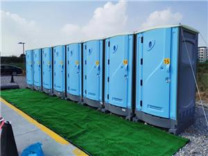 Una cuestión de dignidad: lo que dicen sus baños accesibles y ecológicos sobre su evento