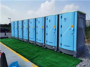 Die besten Outdoor-Duschen und tragbaren Badezimmer fürs Camping