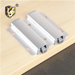 Hliníková slitina Dvoukřídlé dveře Push Open Cabinet Hardware