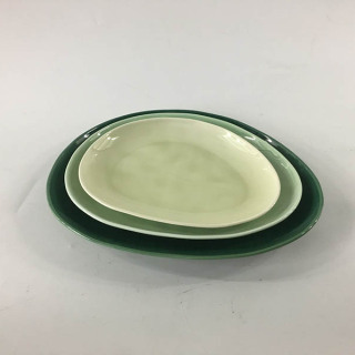 Plato llano de cerámica en verde