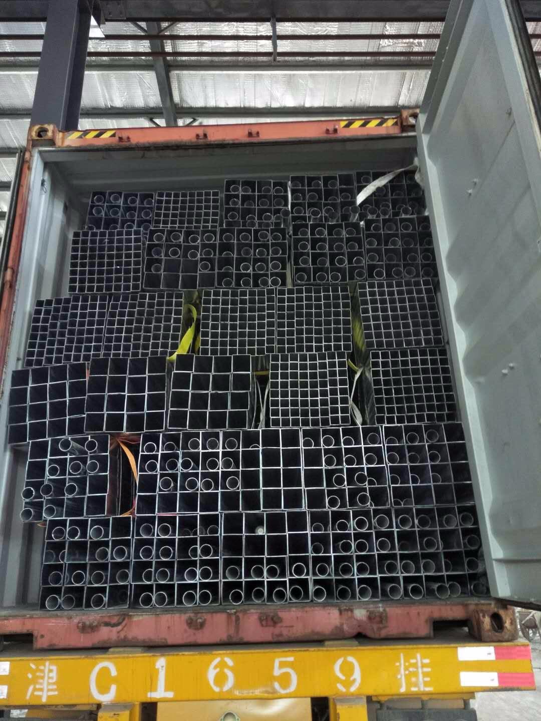 Galvanized steel tubes ready for shipment