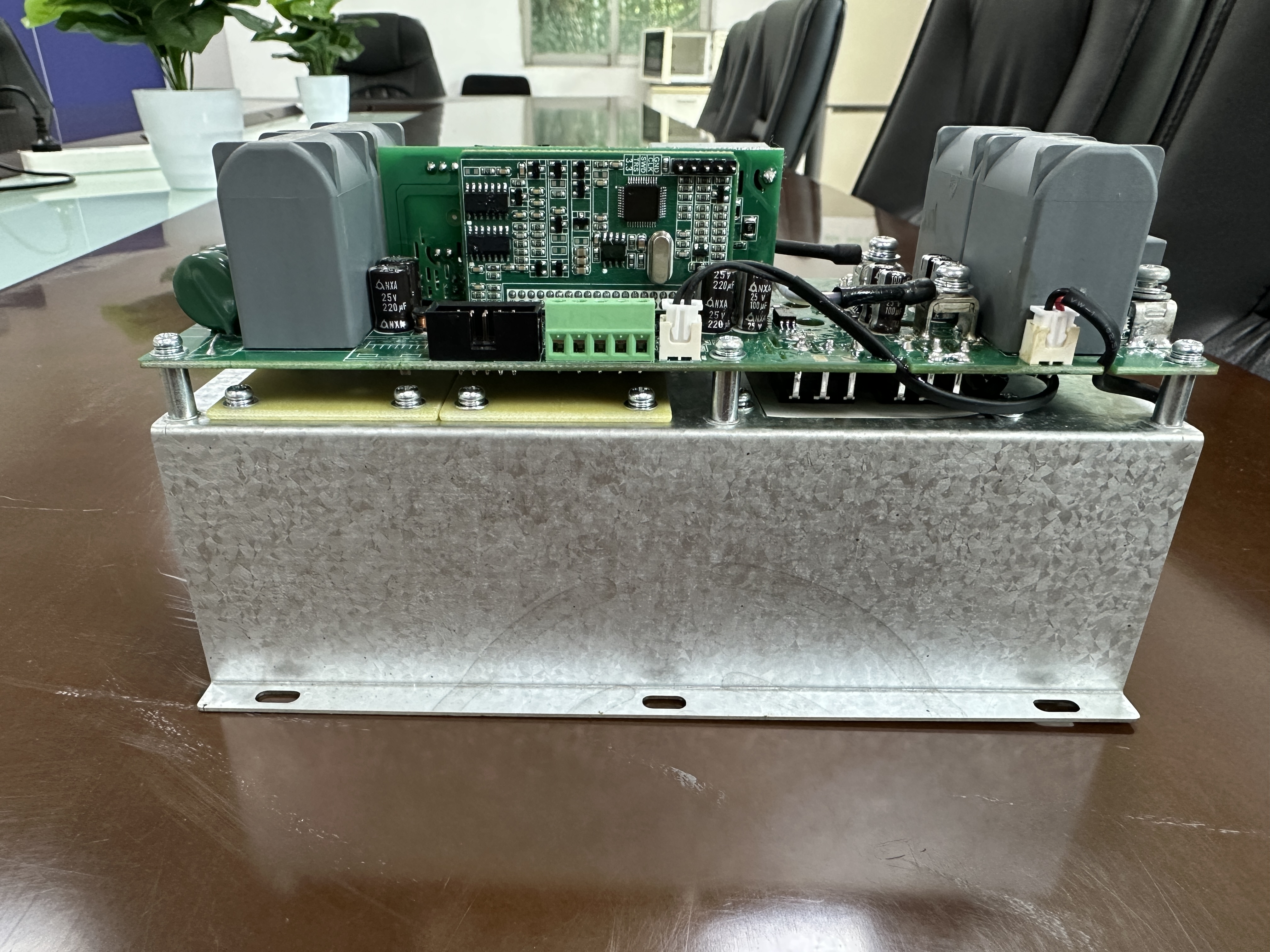 SG830 DC MPPT Booster – High-Efficiency Hybrid Power Solution