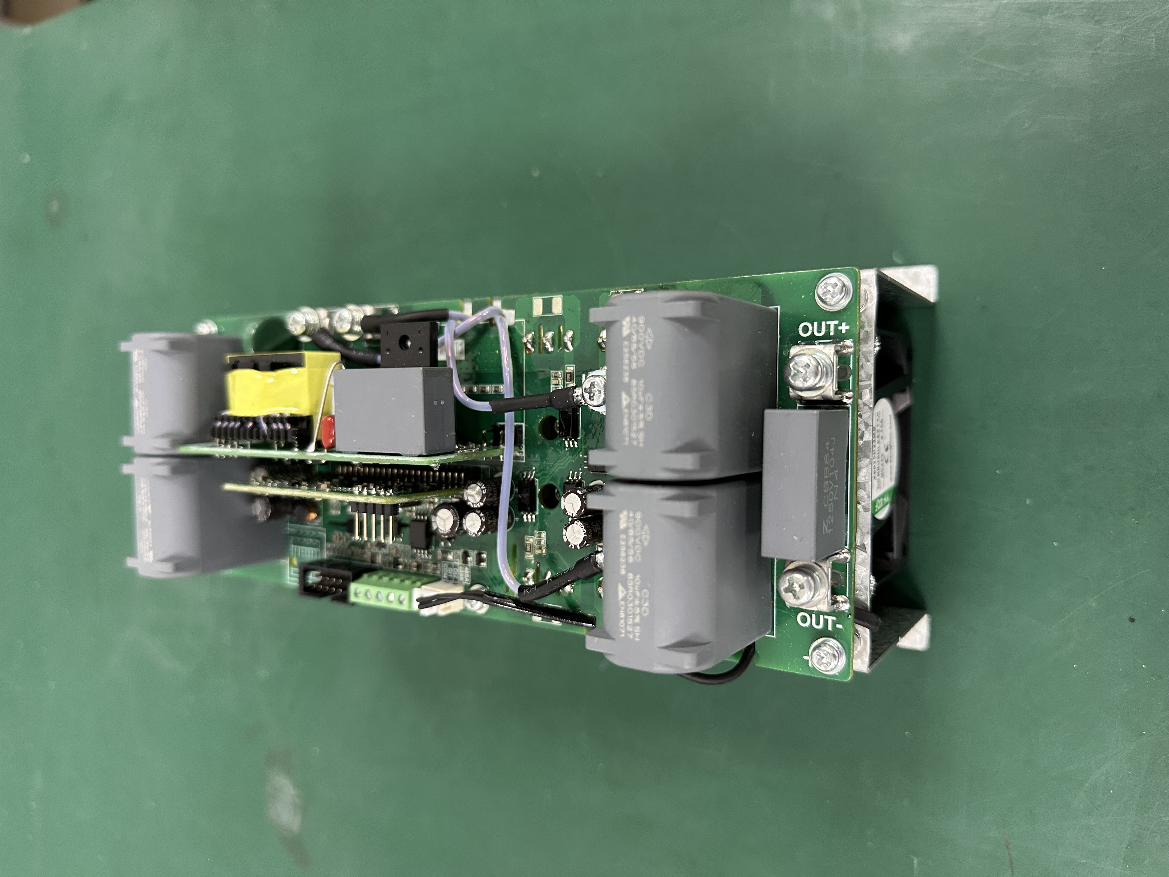 SG830 DC MPPT Booster – High-Efficiency Hybrid Power Solution