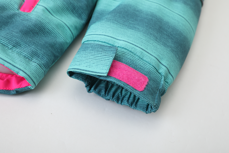 Children's warm and windproof ski jacket