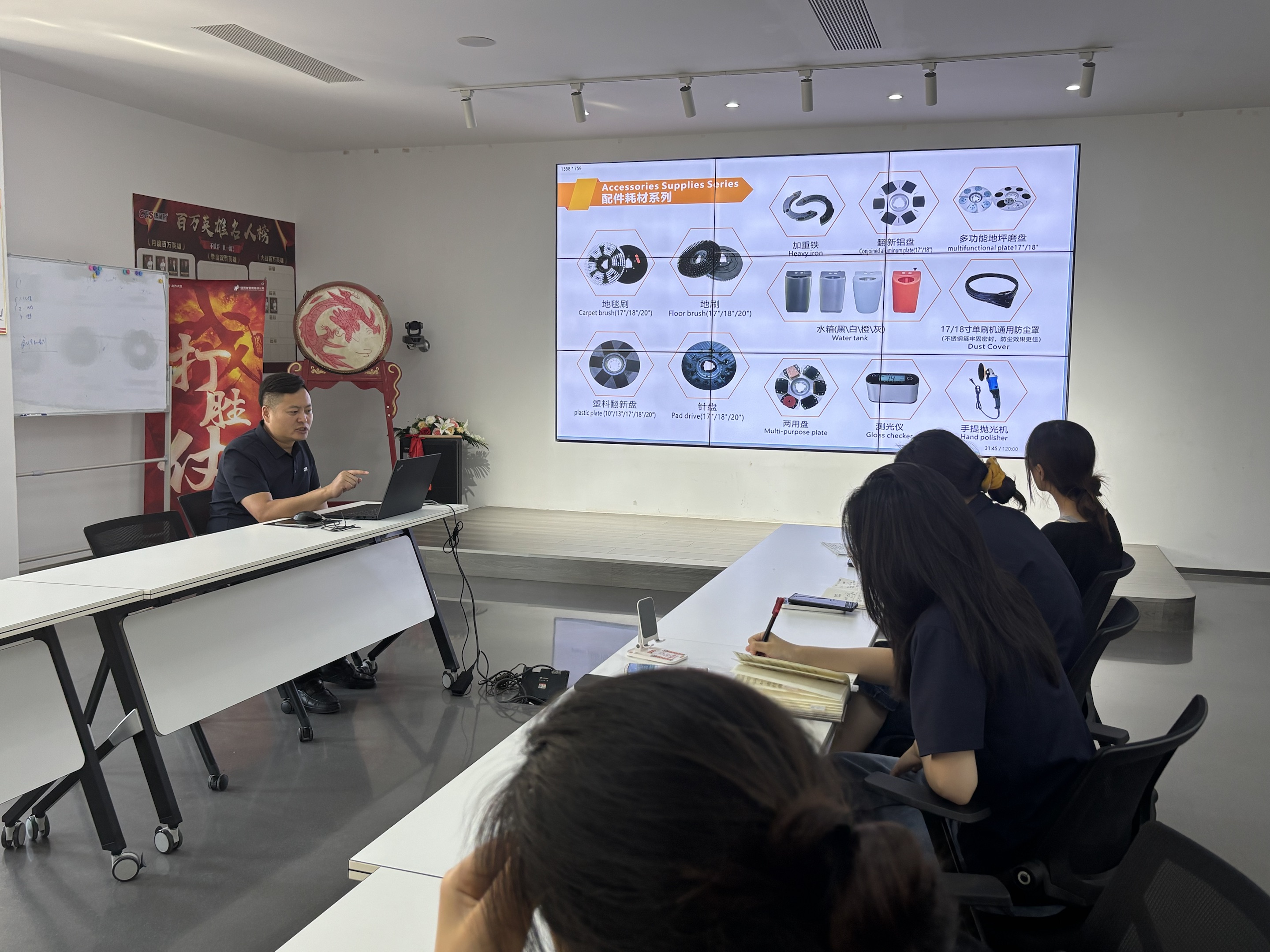 Passing the Torch, Empowering Growth | Purchasing Manager Du Conducts Special Training on Single-Pattern Printer Knowledge for New Employees