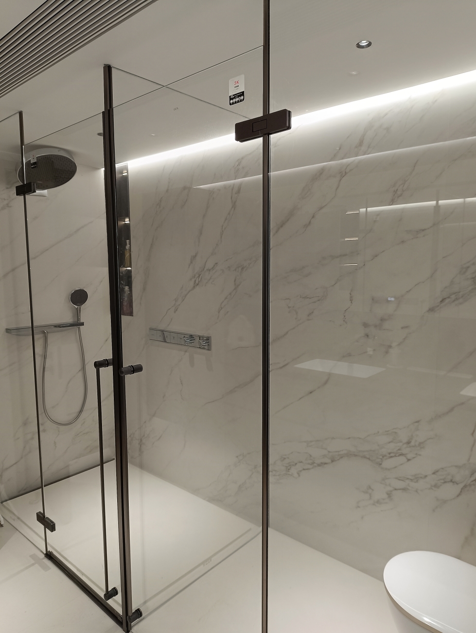 slabs with marble lines