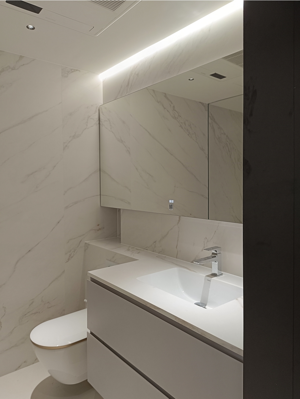 white sintered slabs