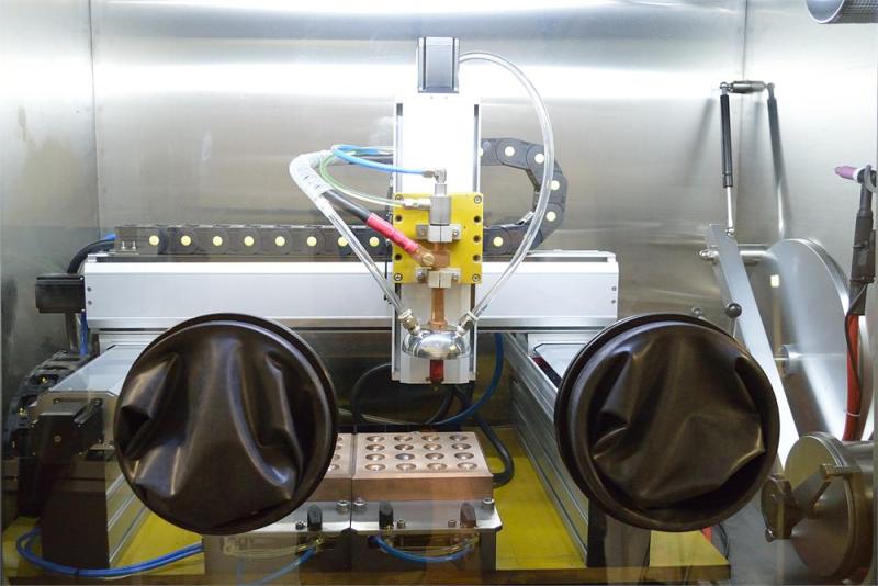 Système de fusion à l’arc pour la formation d’alliages à haut débit