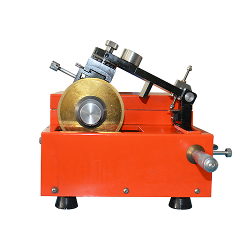 Low speed diamond cutting machine