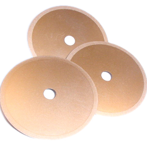 Thin sintered diamond saw blade