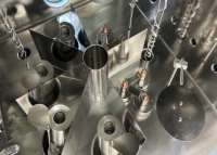 Revêtement par pyrolyse par pulvérisation sous vide poussé pour cellules solaires à pérovskite