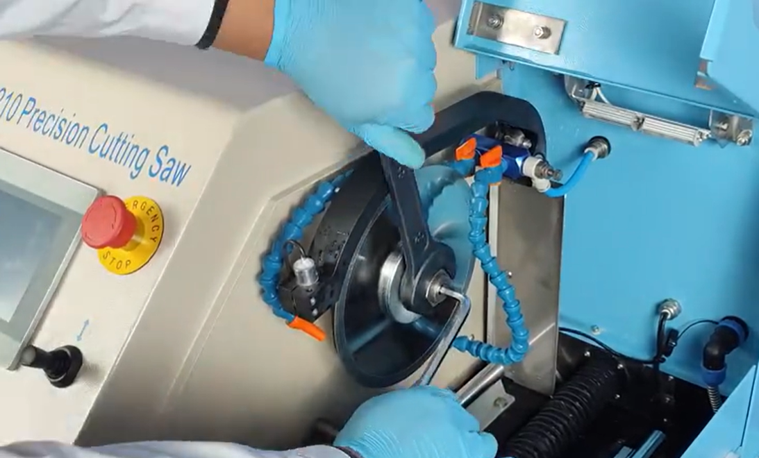 manual diamond blade saw