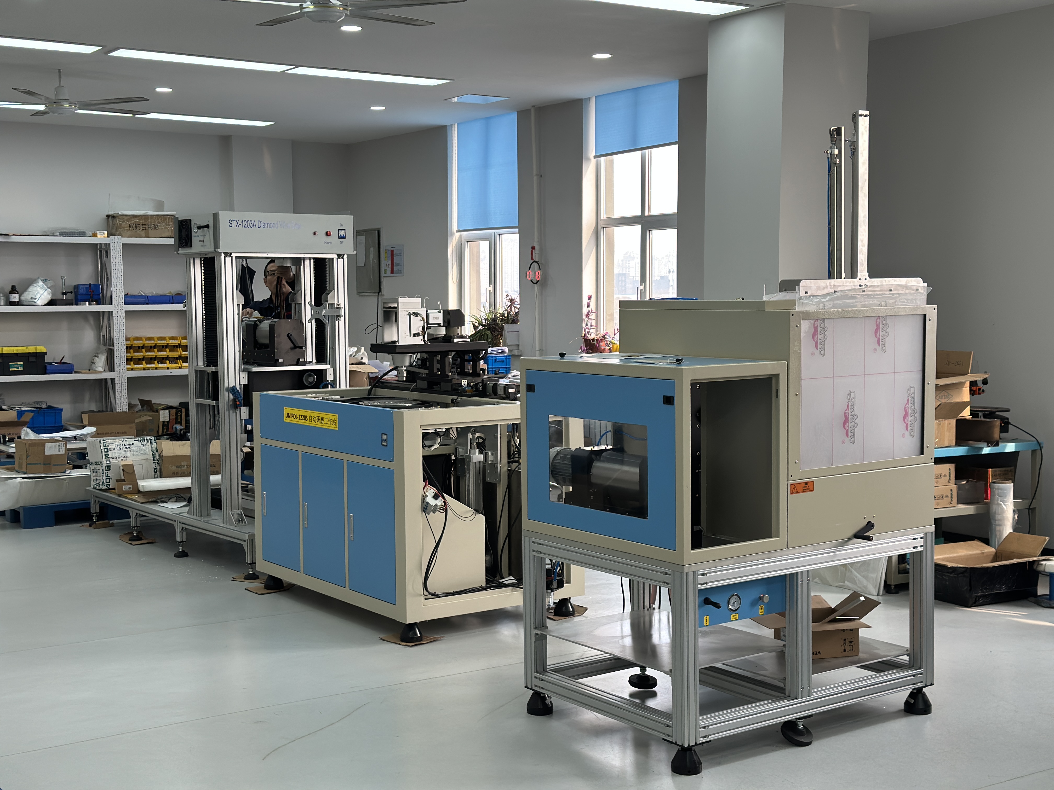 lab metal polishing grinder