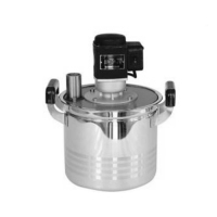 Kühlmittel-Umwälzbehälter mit Pumpe