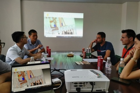 Diskutieren Sie technische Lösungen mit Kunden