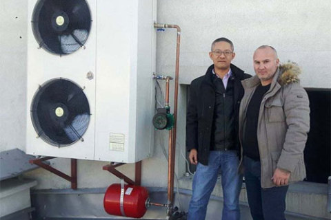 Besuchen Sie wichtige Kunden und kommunizieren Sie Marktprobleme