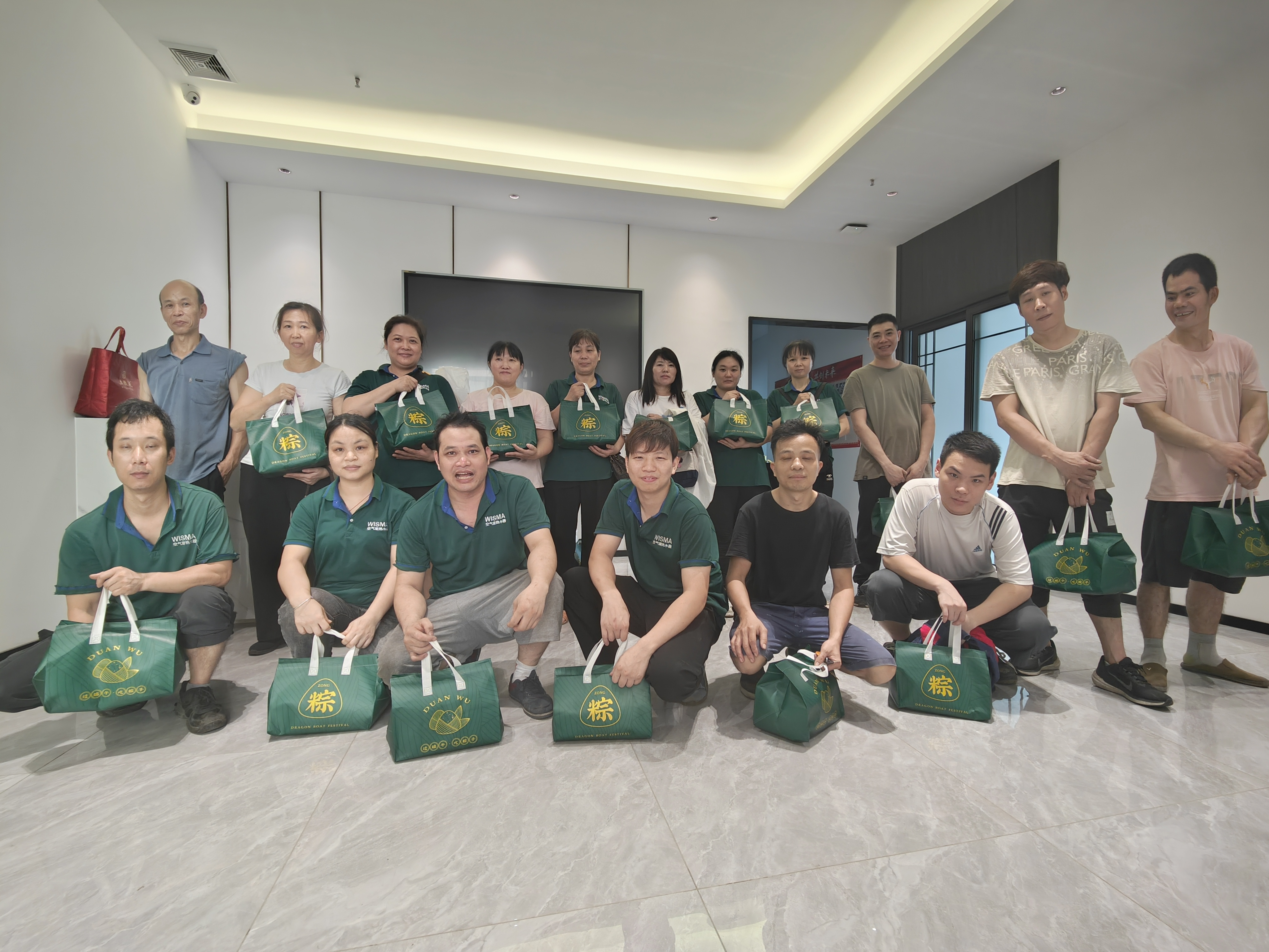 Fragrant zongzi leaves, savoring the Dragon Boat Festiva