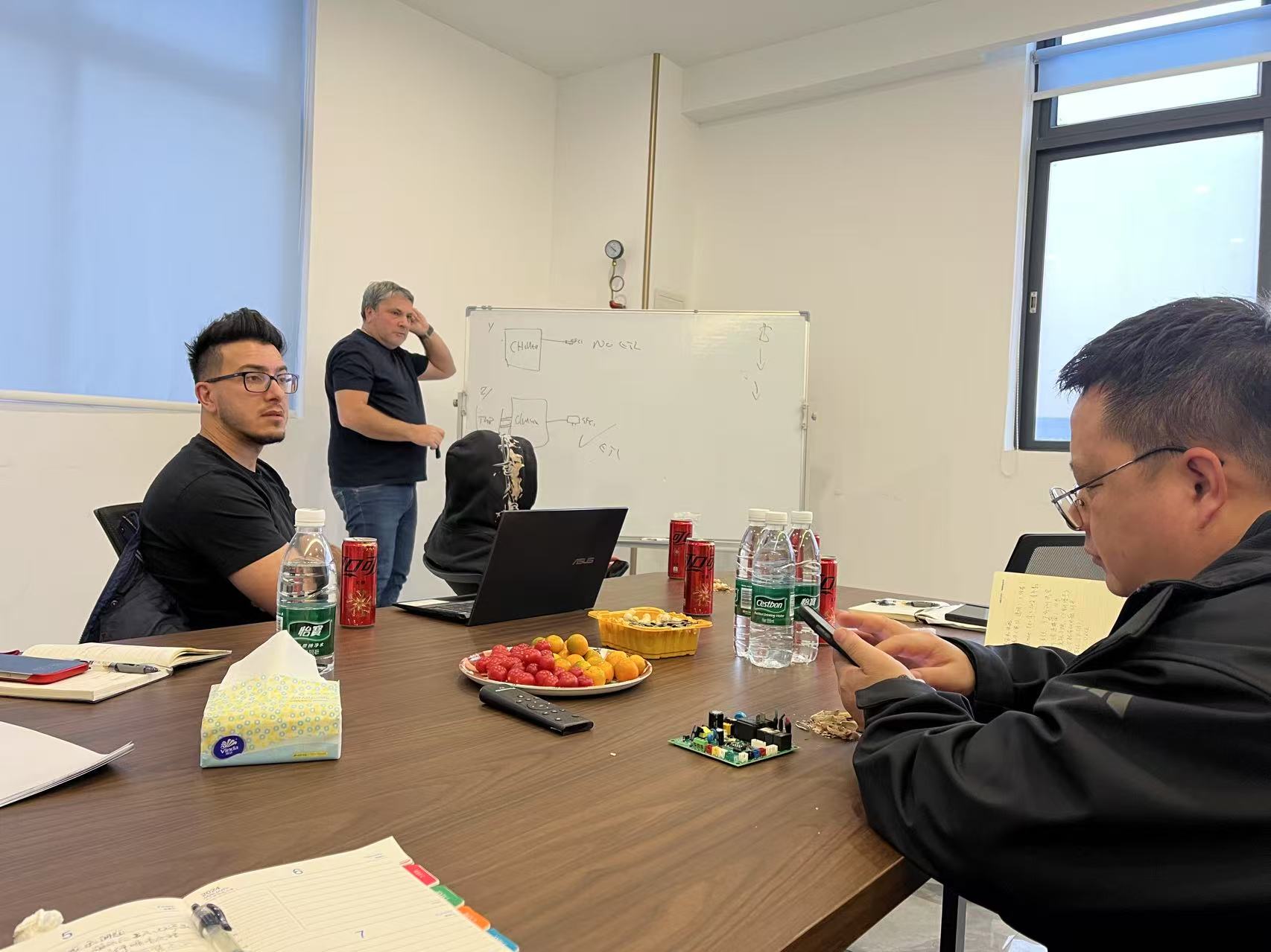 British customer visit our Suoher to discuss new products for 2025