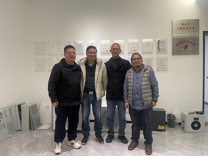 Exploring new markets and products with Mr. Zhong, a Canadian overseas Chinese, and his delegation