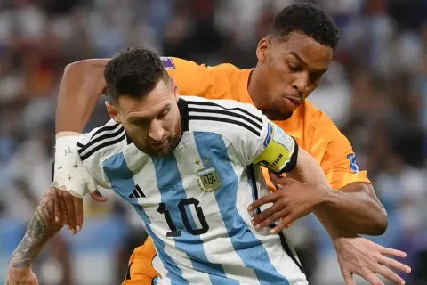„Lionel Messi jest przerażający” – powiązany z Man Utd Jurrien Timber o starciu z „niesamowitym” kapitanem Argentyny na Mistrzostwach Świata dla Holandii