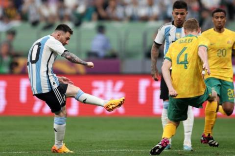 Lionel Messi anotó el gol más rápido de su carrera cuando Argentina venció cómodamente a Australia en un amistoso en Beijing.