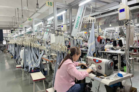 La escala comercial de la industria manufacturera textil de China ocupa el primer lugar en el mundo