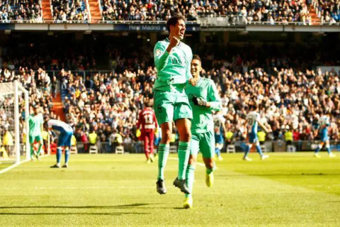 Francuski piłkarz Varane ogłasza przejście na emeryturę