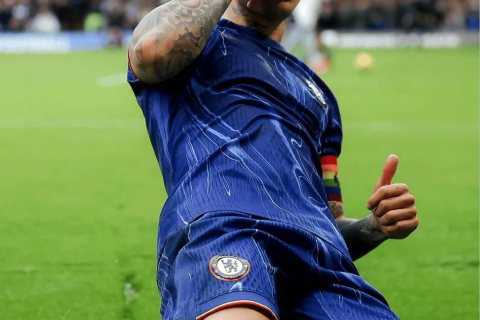 Enzo marcó un gol de volea. Ha participado directamente en los goles de los últimos seis partidos que ha disputado con el Chelsea.