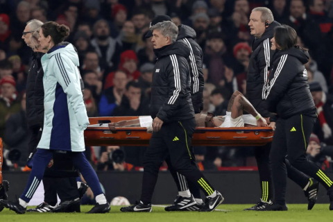 Se sospecha que Jesús tiene una rotura de ligamento cruzado y podría estar fuera durante mucho tiempo