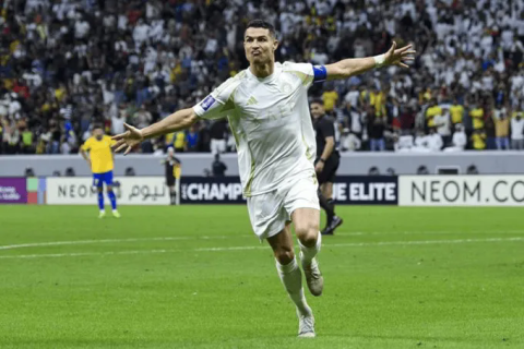 C Ronaldo renovó su contrato con el Riyadh Victory por un año con un salario anual libre de impuestos de 183 millones, y recibió una participación del 5% en el equipo.