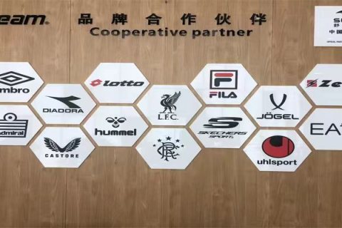 Encendiendo la pasión por la Copa del Mundo, forjando la gloria en las camisetas: Ganzhou Besteam define un nuevo nivel en equipamiento de fútbol con una artesanía de primer nivel.