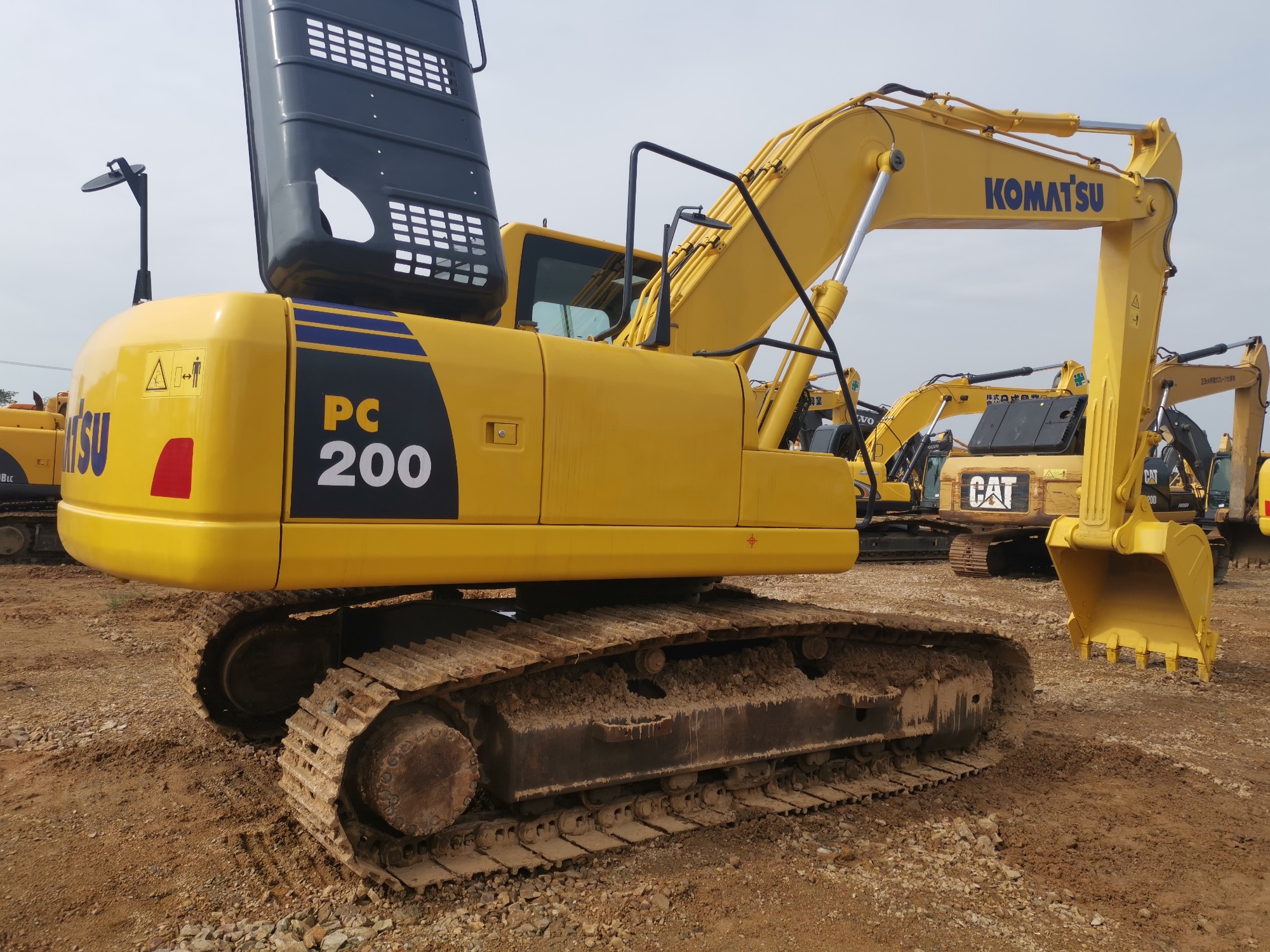 Excavator - Komatsu 20 ton excavator, KOMATSU PC200-6, 200-7, 200-8, 240-8 crawler excavator