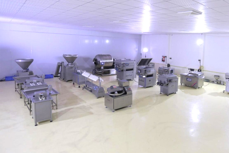 Bumili ang kliyente ng Qatar ng isang order ng mga makina at suriin bago ihatid