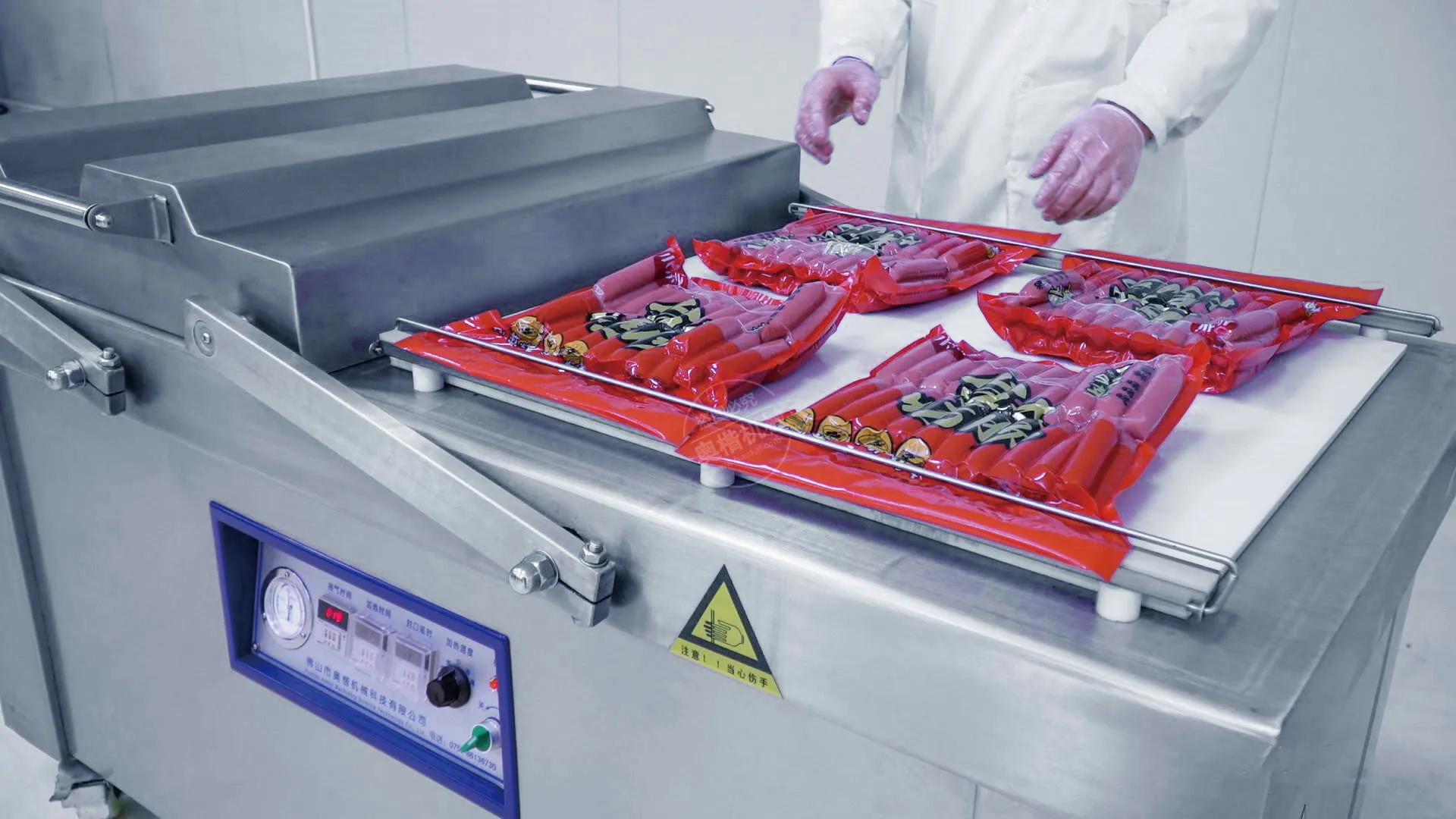 Explicație detaliată a întregului echipament din procesul industrial de producție a cârnaților, inclusiv tocarea, umplerea și răsucirea