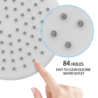 Set doccia moderni bianchi con soffione doccia combinato