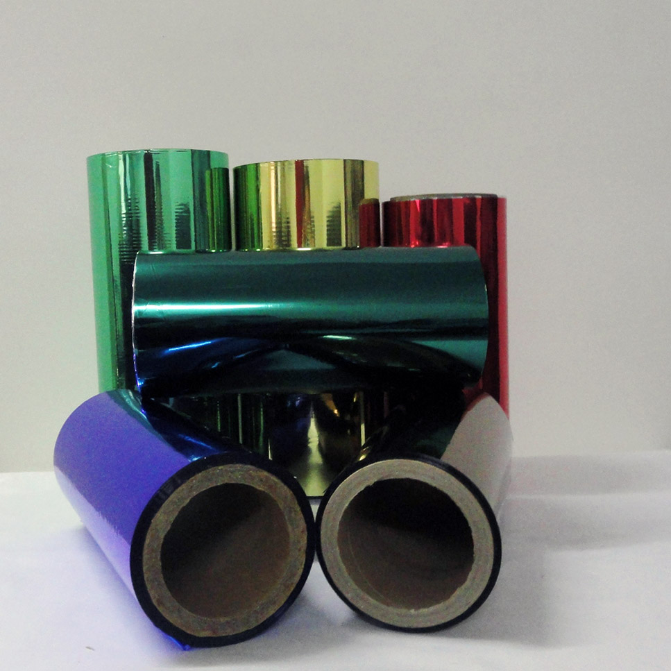 Китай Цветная металлизированная пленка 12 микронов для упаковки и печати, производитель