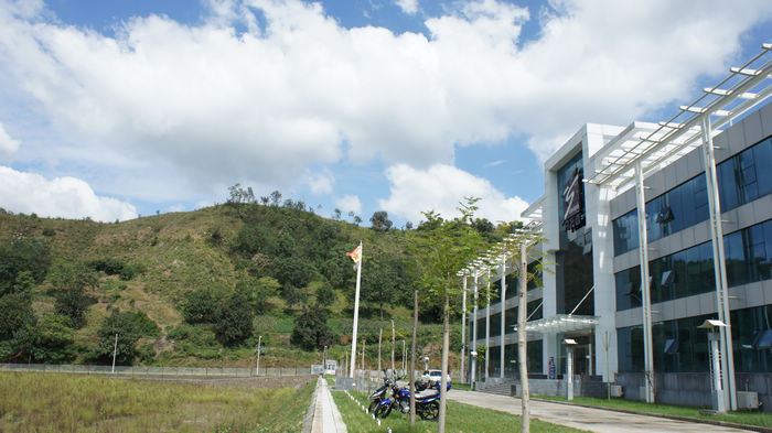 Factories and office buildings surrounded by mountains and rivers.JPG