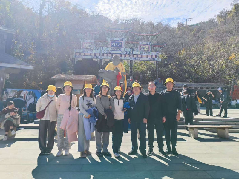 Team Tour of The Laojun Mountain